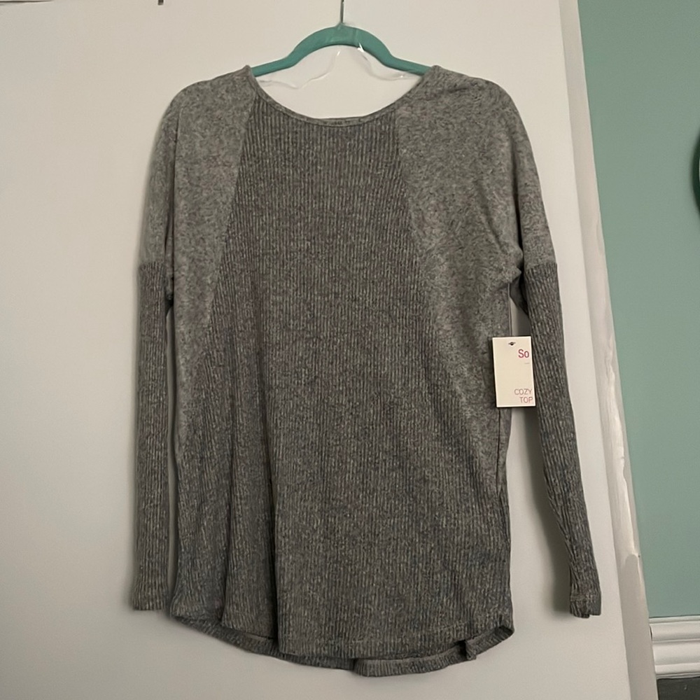 Cozy light grey top. Size small but fits closer to a medium